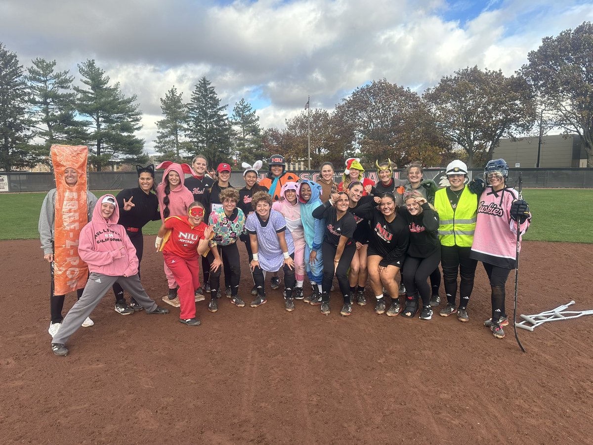 NIU Softball tweet media