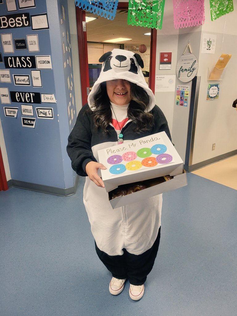 MrsPlascensia's tweet photo. Happy Halloween from Mr. Panda! Well, students thought I was Kung Fu Panda, but hey, I tried! Don't forget your manners on Halloween! Please and Thank You are magic words. #PleaseMrPanda @MrSteveAntony @LivelyEagles @BartonBuff https://t.co/t6ivjWr42d
