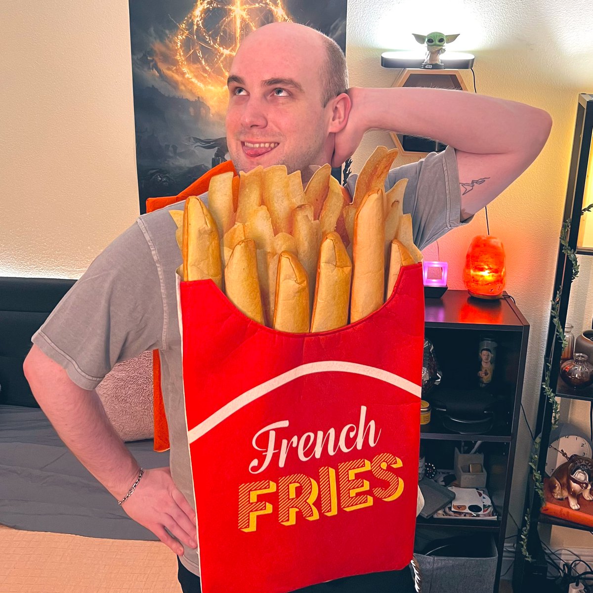 ChioniLoux's tweet photo. 🔥🍟 H-O-T-T-O-G-O 🍟🔥
#halloween2024 #potate #twitchaffiliates #spud #gaymers #chappellroan https://t.co/bs7urlvSJU