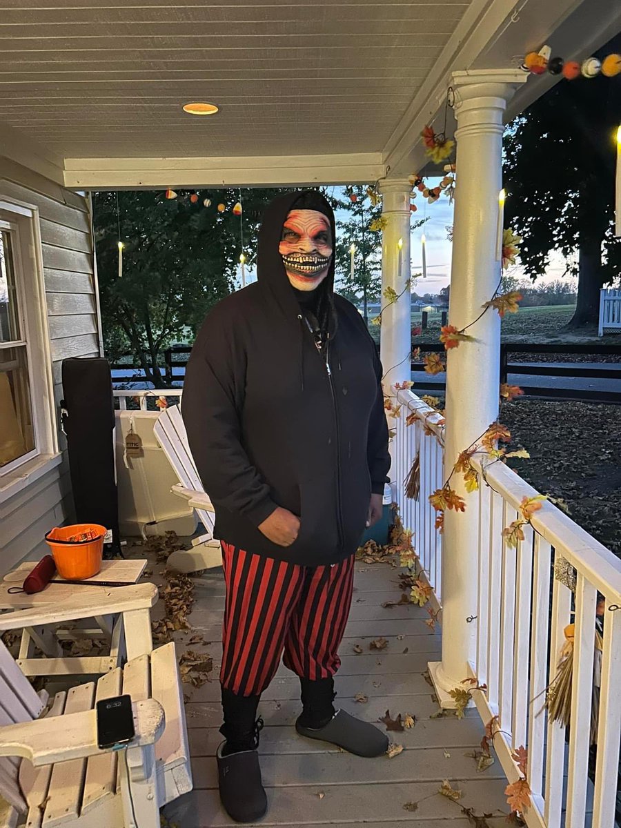 dnique420's tweet photo. Waiting for the kids #halloween2024 https://t.co/A0d7vVLL19