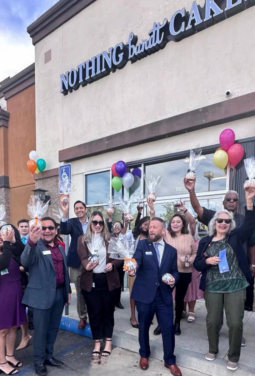 GeneralRoth's tweet image. #teamroth was pleased to join @rivchamber and Moreno Valley Chamber in welcoming Nothing Bundt Cakes as they opened their 2nd location in Riverside. Nothing Bundt Cakes joins a burgeoning business community in our region, creating jobs &amp;amp; helping to fuel our local economy.