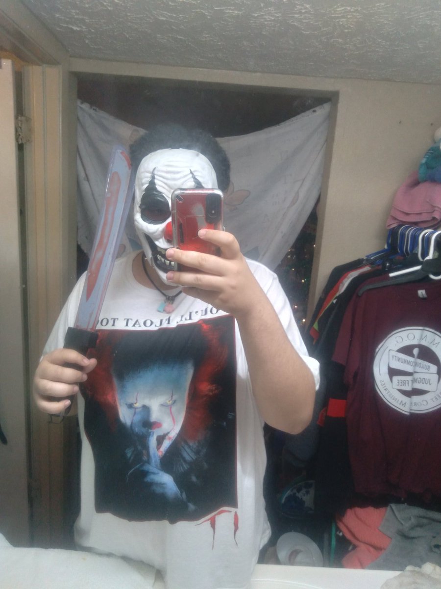 #Halloween #halloween2024 #halloweencostume 
HALLOWEEN SELFIE TIME! Hope everyone had a spooky night and and stomachs full of candy, i will! 🎃👻🦇🧙‍♀️🌕🍊🍊🍊