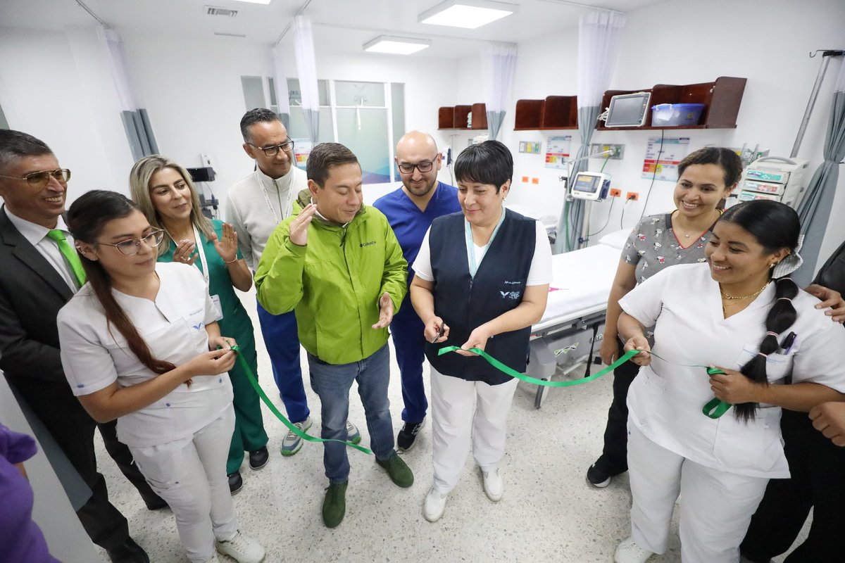 CarlosAmayaR's tweet photo. Seguimos fortaleciendo el @HSanRafaelTunja para tener una #BoyacáGrande 💚💜🤍 con atención en salud digna para nuestra gente. 

Por eso, acabamos de abrir dos nuevos espacios:

✅ Una sala de reanimación con capacidad para atender 5️⃣ pacientes en estado crítico. En esta área también tenemos servicio de procedimientos, yeso y sutura. 

✅ Una sala de observación en urgencias con 1️⃣4️⃣ camillas. ¡Queremos una atención humanizada y cómoda para todos y todas! 

Reconocemos el compromiso y la entrega del gerente @germpertuz y el personal de salud de esta institución que tanto queremos. 

¡Gracias por servirle a Boyacá con tanto amor!