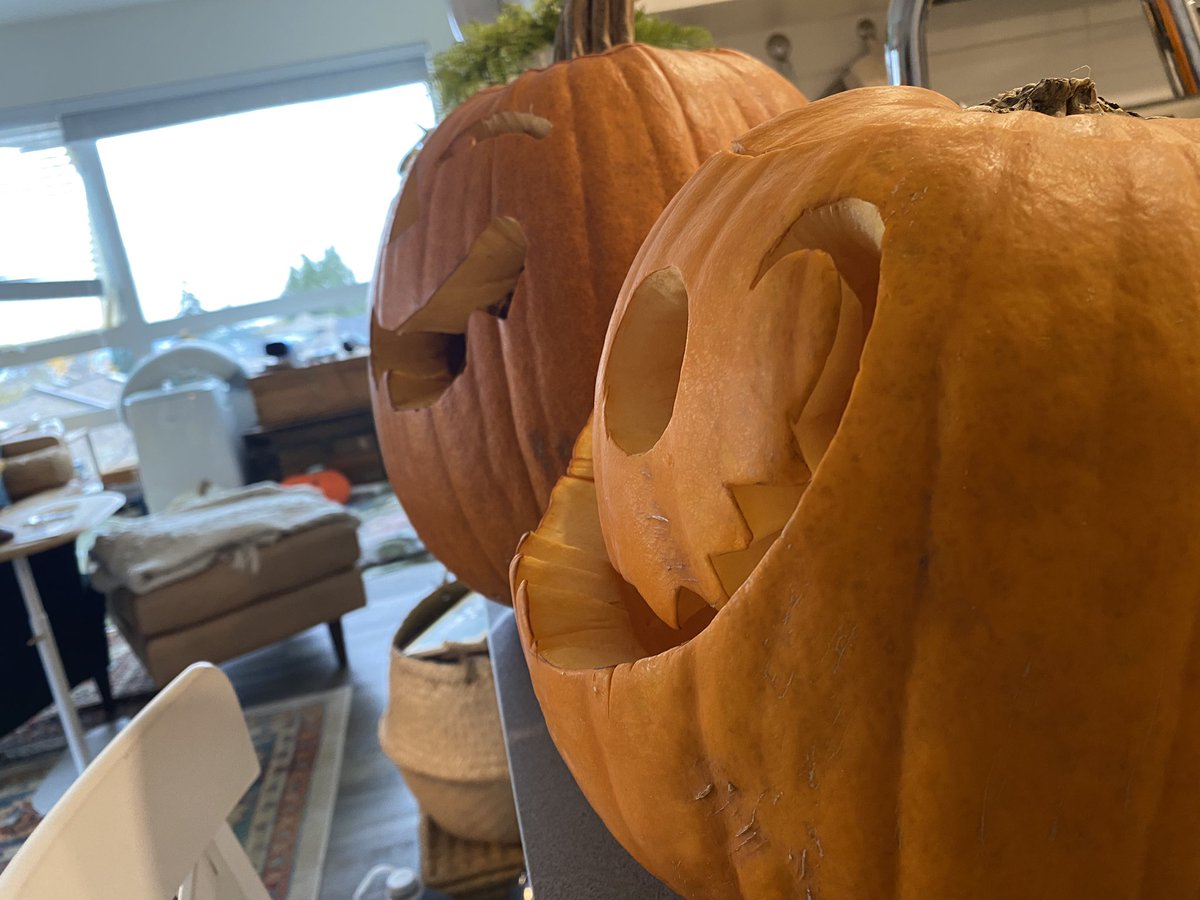 FromHappyRock's tweet photo. Lmao soooo structural integrity was not top of mind, and my pumpkins underbite is growing RAPIDLY https://t.co/cunAoNtgtw