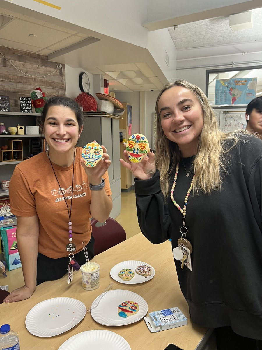 sraestep's tweet photo. Spanish students (and teachers!) celebrate Día de Los Muertos all week for Spanish Club with a different activity each day! Today was cookie decorating! @Newark_Schools https://t.co/mBoViLB2gy