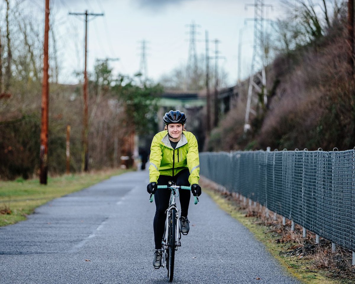 showerspass's tweet image. Pedaling through the city outskirts, soaking up the fresh air and open roads. It's the perfect escape from the hustle, enjoying the ride and the quiet moments.

 #WaterproofGear #ShowersPass #AllElementsCovered #EnjoyTheRide