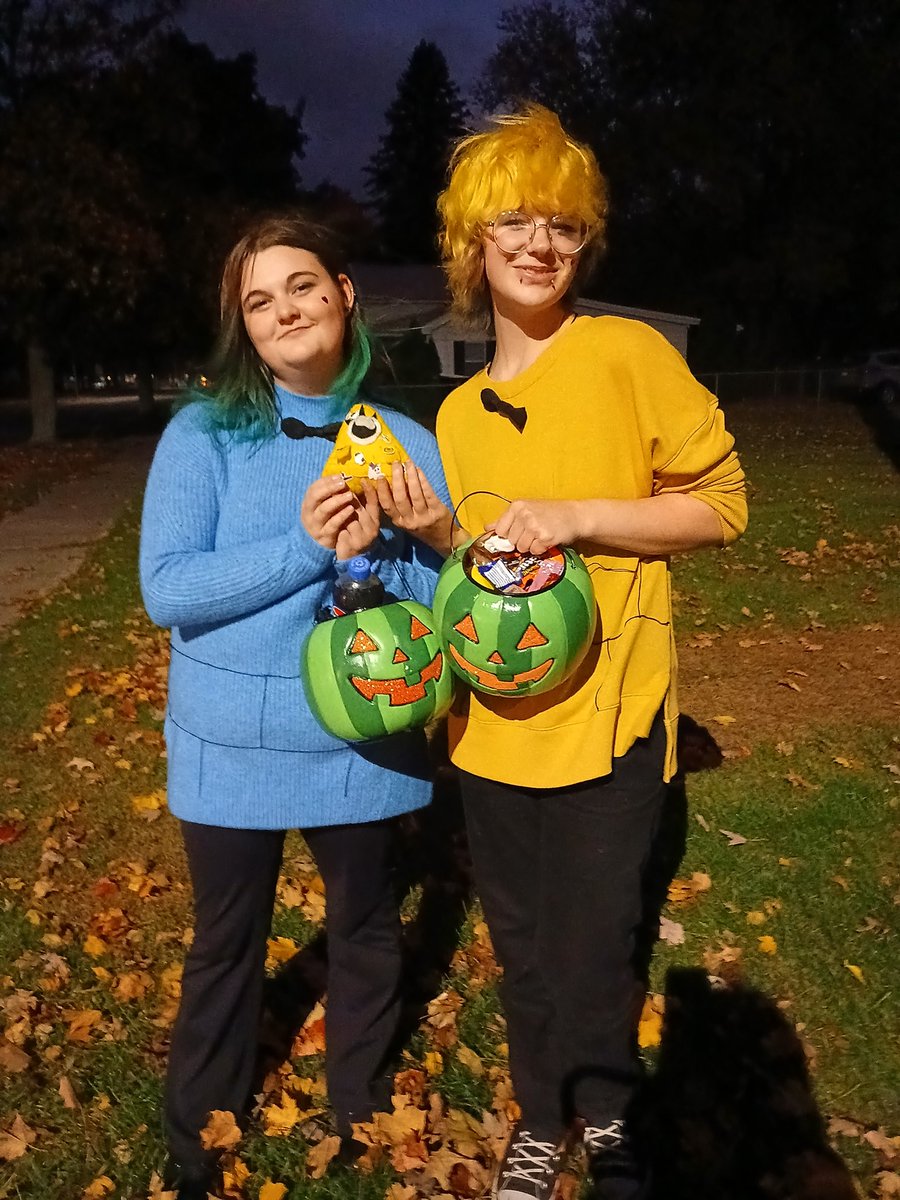 RoyalMistake404's tweet photo. @_AlexHirsch My boyfriend and I as Bill and Will (with baby bill) handmade sweaters and painted jack-o-melons! https://t.co/m85TGL0sd5