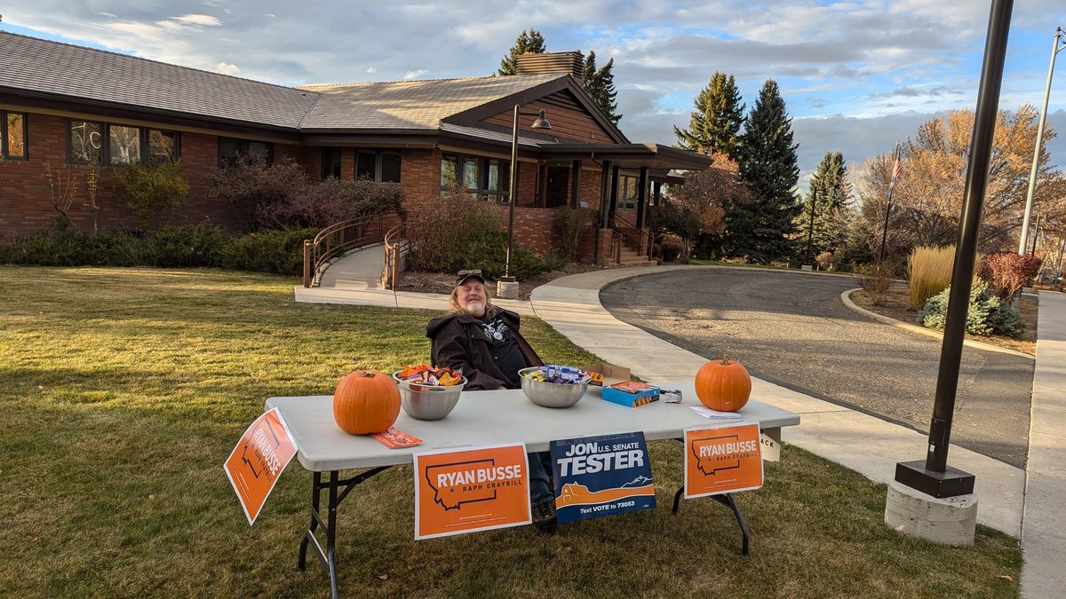 Man describing himself as a disgruntled voter set up shop at the old Governor's residence handing out Halloween candy. #mtpol
