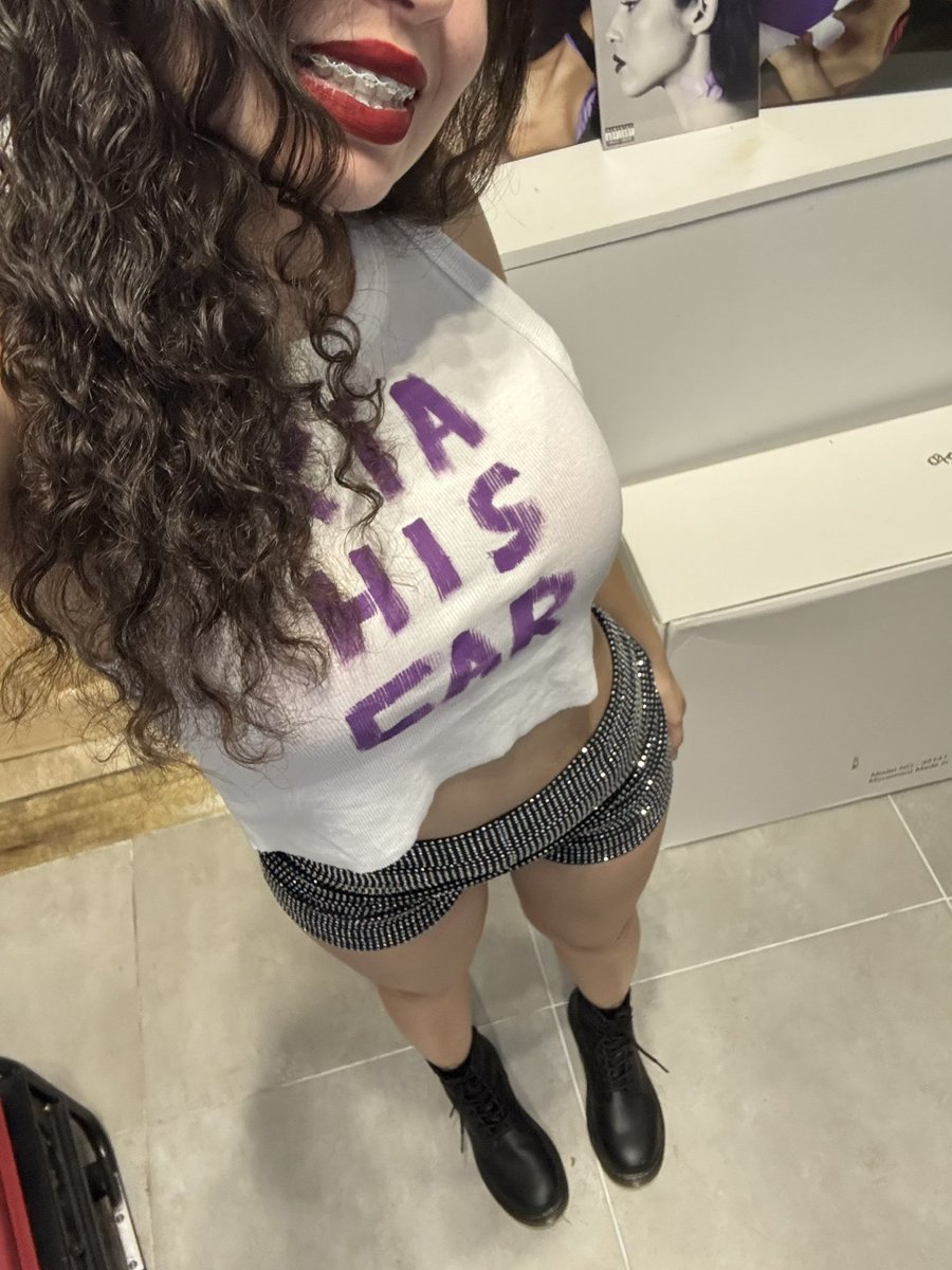 Iamlivielivid's tweet photo. Kia his car on #HalLIVween isn’t a bad idea, right? 💋❤️ https://t.co/7Ok5AVSluz