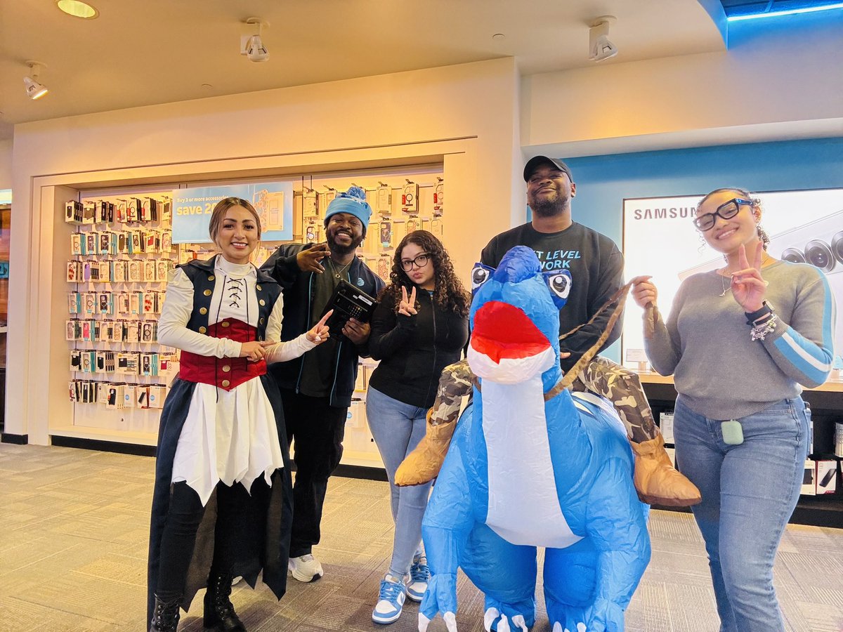 Karla DeSantiago 🇲🇽 (@kdesantiago5) on Twitter photo Issa Halloween Vibe 🎃 at Berkshire 👻
#lifeatatt #halloween2024 @TeamPVEOHPA <a href="/realmccoy1988/">Connor McCoy</a> Issa Halloween Vibe 🎃 at Berkshire 👻
#lifeatatt #halloween2024 @TeamPVEOHPA <a href="/realmccoy1988/">Connor McCoy</a>