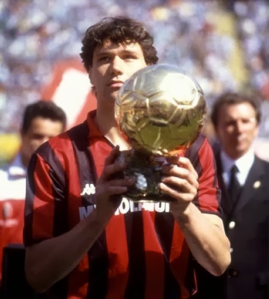 JoelDatos's tweet photo. 31 de octubre de 1964: Nace uno de los grandes jugadores de todo los tiempos en Holanda, Marco Van Basten, quien brilló en el Ajax y el Milan. Ganó la Eurocopa con su país en 1988.
#31deoctubreJD #DatosJD https://t.co/vbI46N6VD1