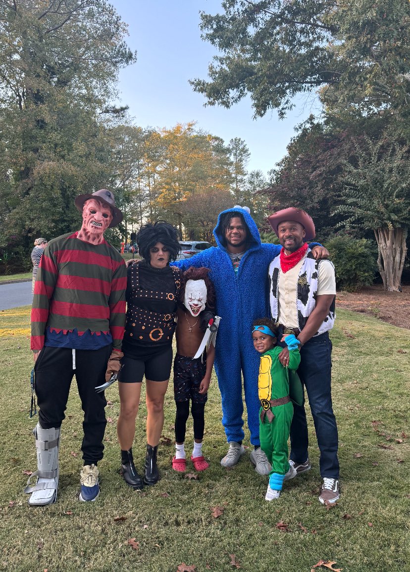 I appreciate a couple members of the #FlyBoyz 👐🏽 taking Storm &amp; Bolt Trick or Treating tonight! Happy Halloween 🎃 <a href="/Trelain2raw/">Trelain Maddox</a> <a href="/TrevionCooley/">Trevion Cooley</a> 

EVERYTHING MATTERS 🐝