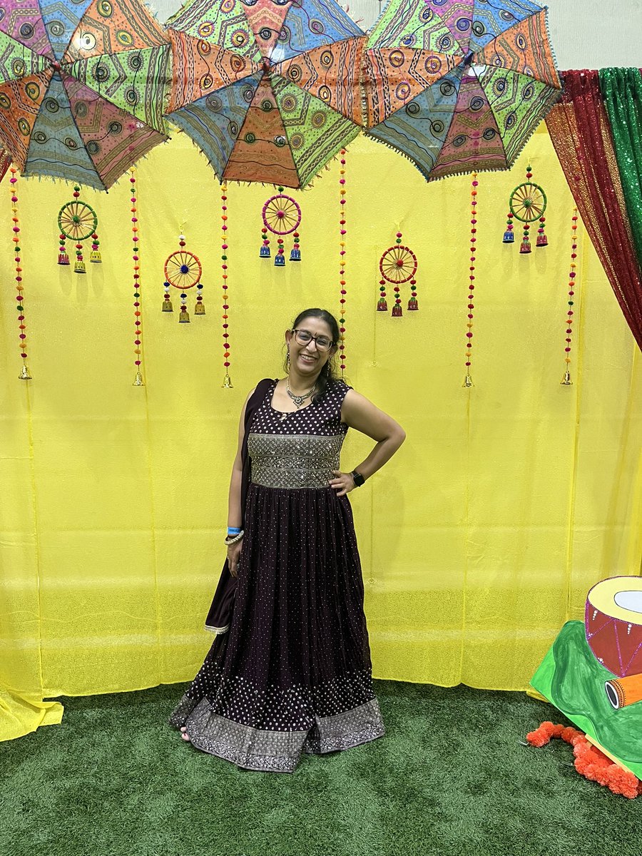 draarabhi's tweet photo. Happy Diwalloween from your fave desi pediatrician!! #letsgetfestive https://t.co/YeLVwHlbJ8