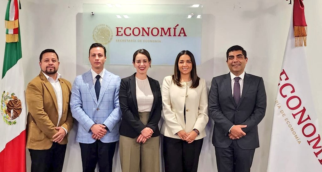 Carlos Candelaria (@candelaria___) on Twitter photo Un reconocimiento al gran trabajo realizado por <a href="/alemontien/">Alejandra Montiel</a> y su equipo en la Secretaría de Economía de #Puebla.
Innovación, tecnología y resolución fueron características del impulso económico del estado!
Gracias por tu visita en la <a href="/SE_mx/">Economía México</a>! Un reconocimiento al gran trabajo realizado por <a href="/alemontien/">Alejandra Montiel</a> y su equipo en la Secretaría de Economía de #Puebla.
Innovación, tecnología y resolución fueron características del impulso económico del estado!
Gracias por tu visita en la <a href="/SE_mx/">Economía México</a>!
