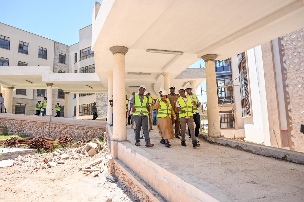 date_africa's tweet photo. 🇰🇪Kenya : CS Rebecca Miano, EGH, Ministry of Tourism, with the Tourism Fund Board Members and local leaders, inspected the progress of the ongoing works at the Ronald Ngala Utalii College in Vipingo,Kilifi County.
#utdakenya #utdainfo #utdatourism #utdatourism_fund #utdatrainee https://t.co/Ev4DKyCOT4