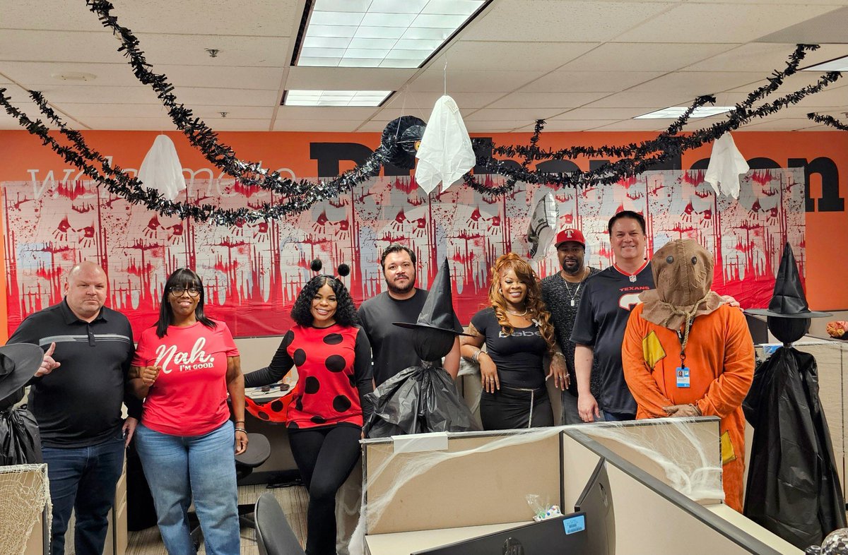 joe_farrell21's tweet image. Congratulations to our @Richardson84563  Halloween decorating contest winners Team Breadwinners and Team Marvel! @cbs4real @guinn_zack #LifeAtATT #GuinningTogether #SCAllStars @Connection_Exp