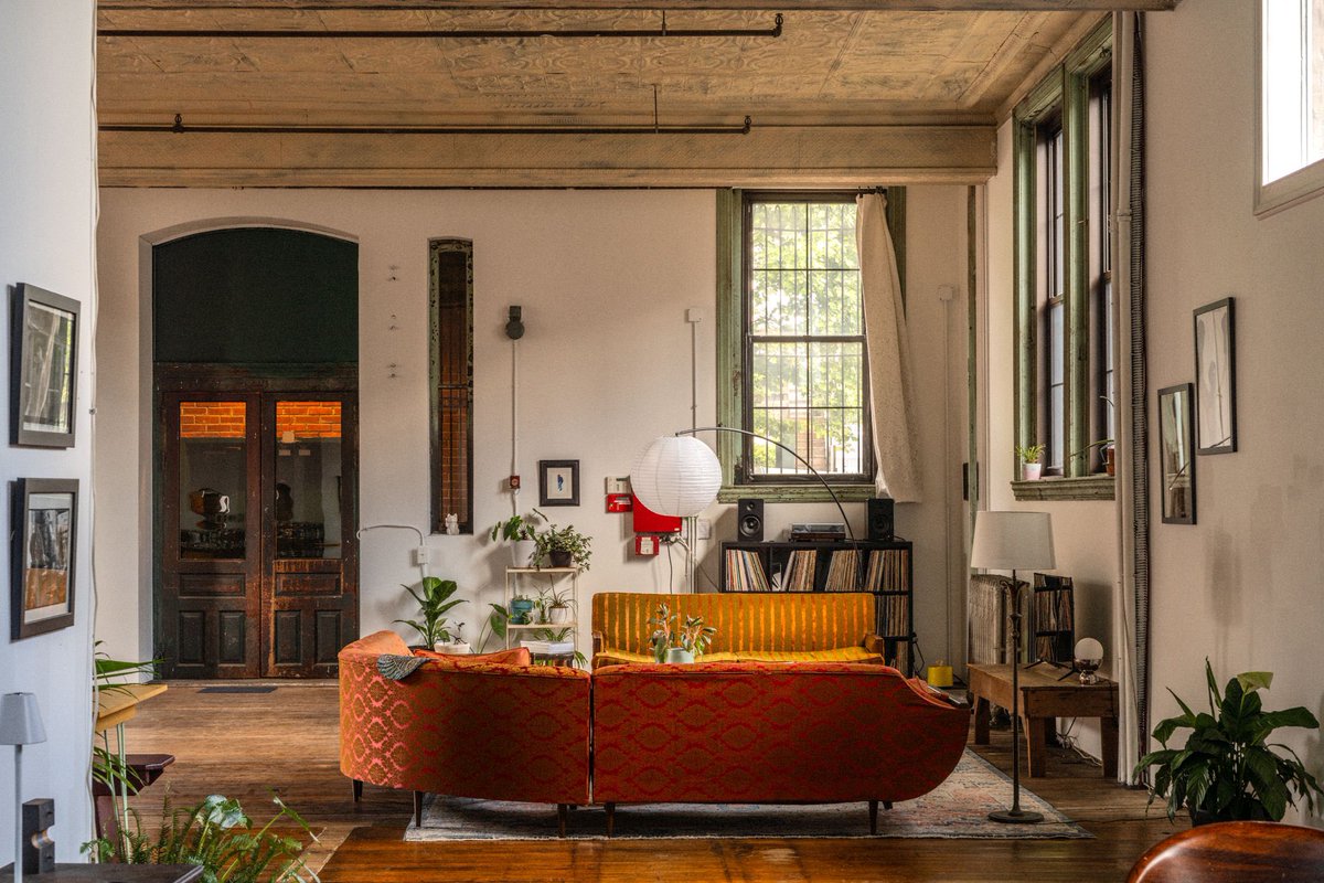 Zillow Gone Wild 🏡 tweet media