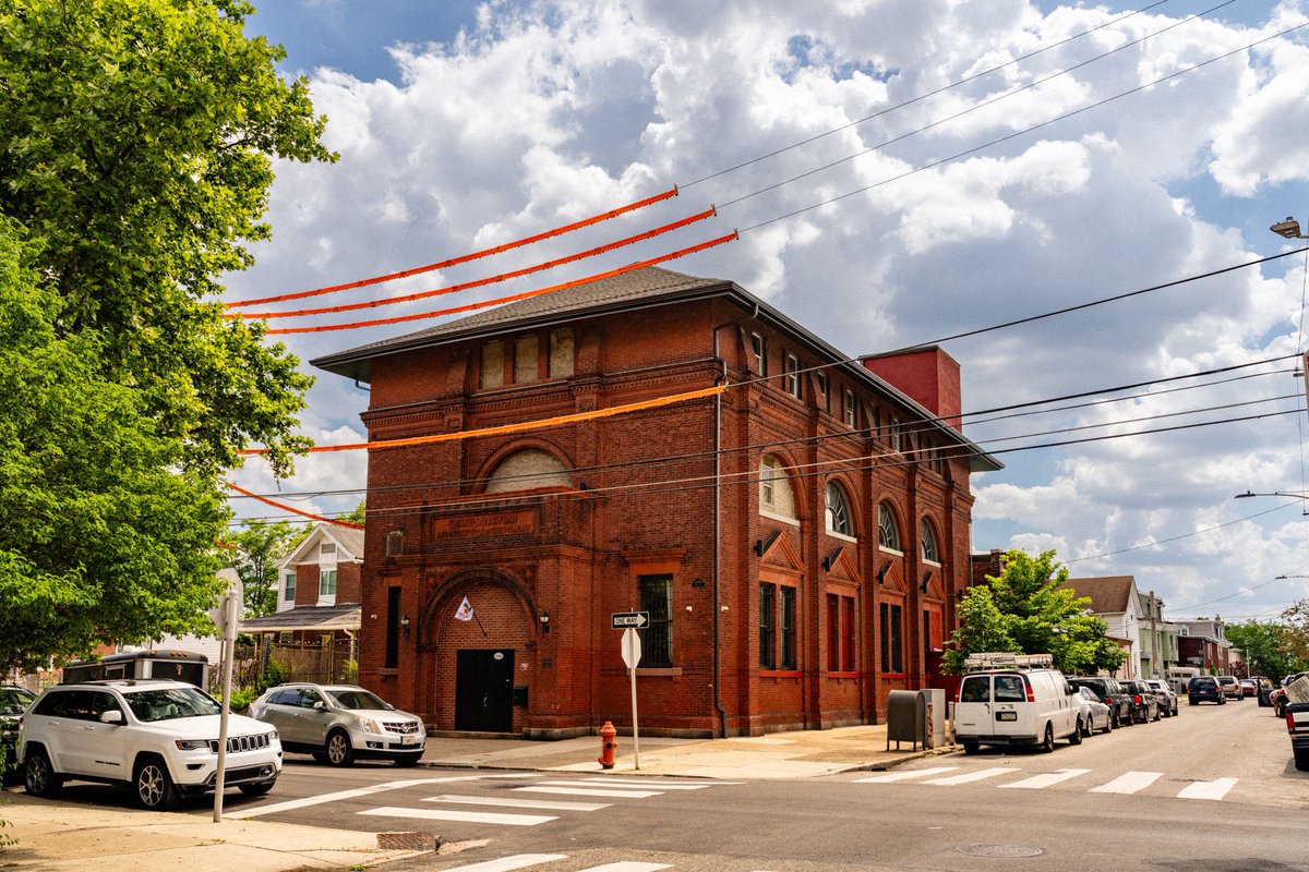 Zillow Gone Wild 🏡 tweet media