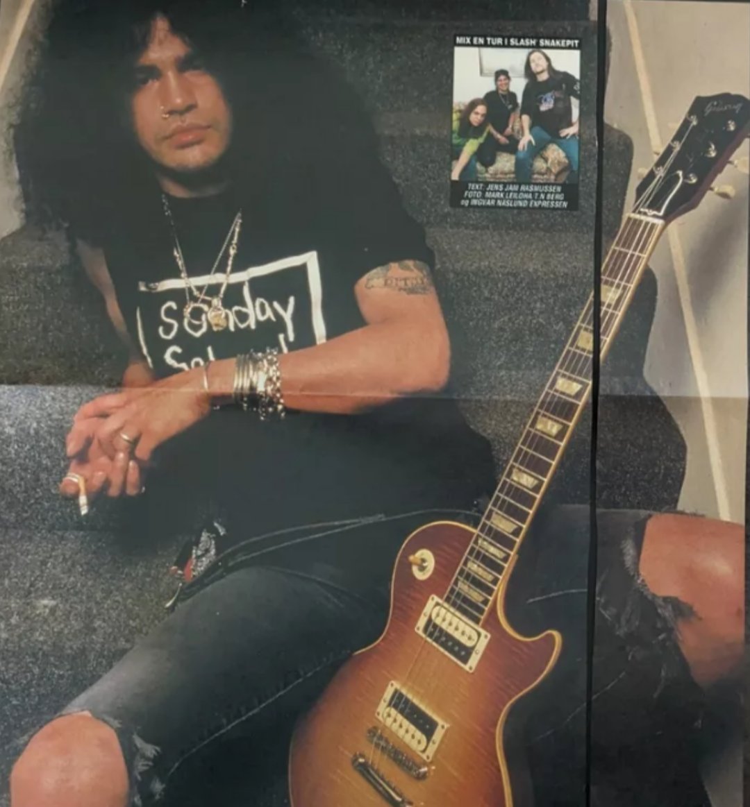 slashlegacyok's tweet photo. @Slash fotografiado en las oficinas de Geffen, 1995 📷 Berg.
.
#itsfiveoclocksomewhere #slash #slashsnakepit #slashlegacyphotoshoot #slashlegacyifos https://t.co/KR3ZdR1olQ