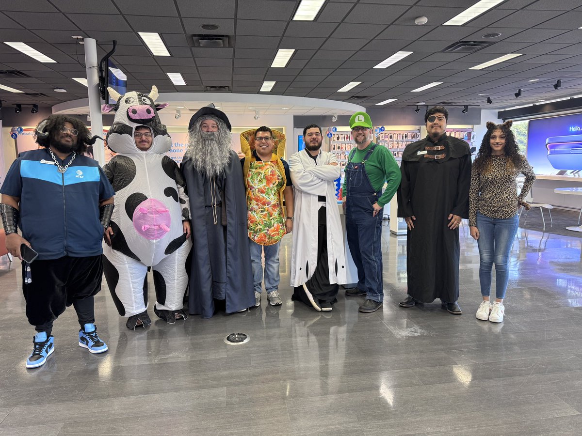 Halloween at the Hulen Store! 
#Ntx <a href="/NTX_Market/">The NTX Market</a>   <a href="/ATT/">AT&T</a> <a href="/NTXEVENTSTEAM/">NTX Sales Event Team</a>