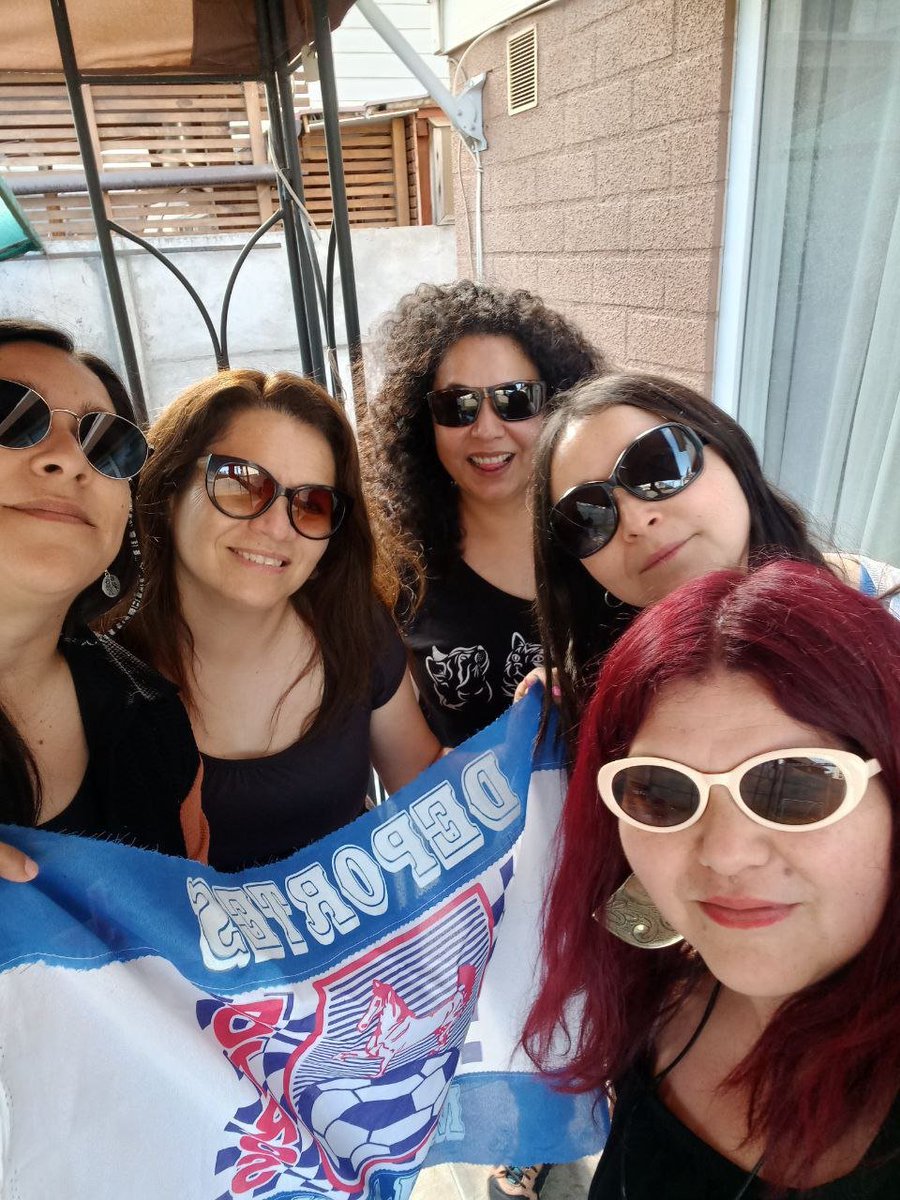 solekitsch's tweet photo. 🥰 Que tarde con las chicas #GrandeMelipilla 💙🤍 #Melipilla 
@cdmelipilla @hin https://t.co/SfmUJkbTXj
