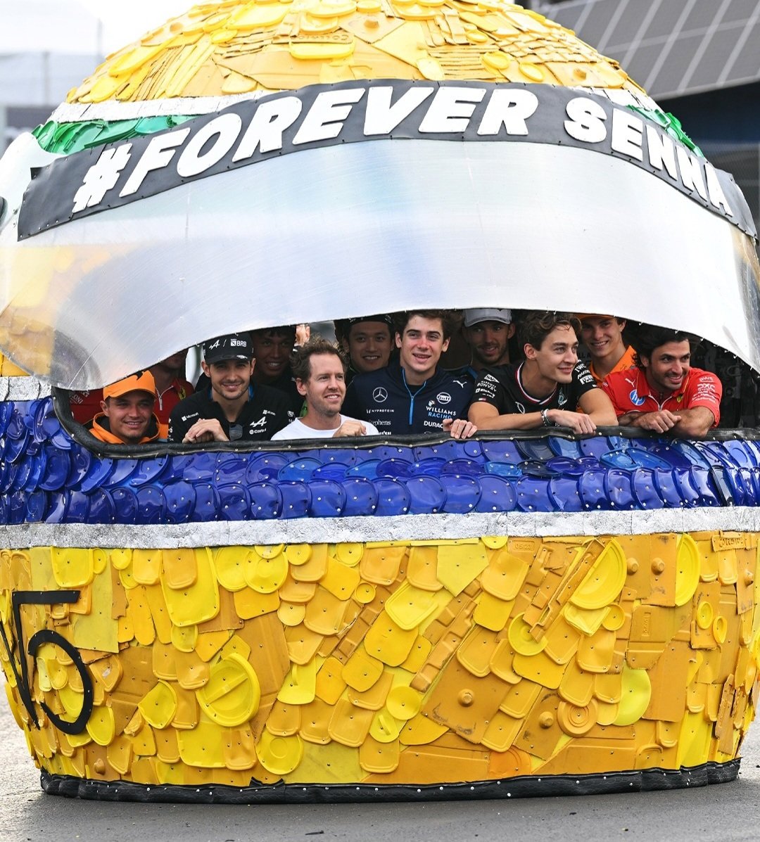Josh_Archerx's tweet photo. #foreversenna 💛💚💙 https://t.co/vtMC1HC1zD