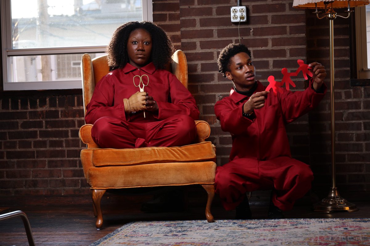taughtbyt's tweet photo. @JordanPeele look at this!
Happy Halloween 🎃✂️🐇🩸 #jordanpeele #usmovie #travisproduction #monkeypawproductions https://t.co/SDMigokoF4