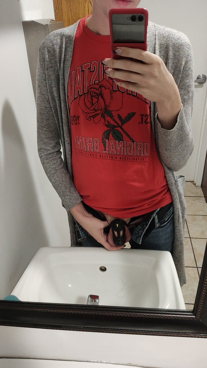 PupGrey98's tweet photo. Sooo I've been trying this cage out for a few days! Today is the first day I've worn it to work! I feel very submissive being locked up 🤤 https://t.co/ZDimjrpVXO