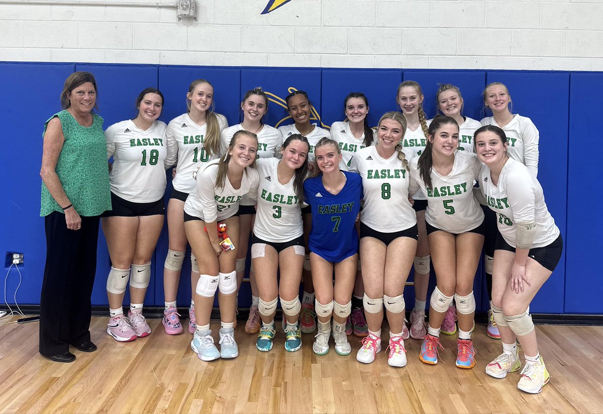 EHS_GamedayLIVE's tweet photo. Volleyball beats Fort Mill in 4 sets!!! Survive and advance! #spikewave https://t.co/p8eNQKgMr7