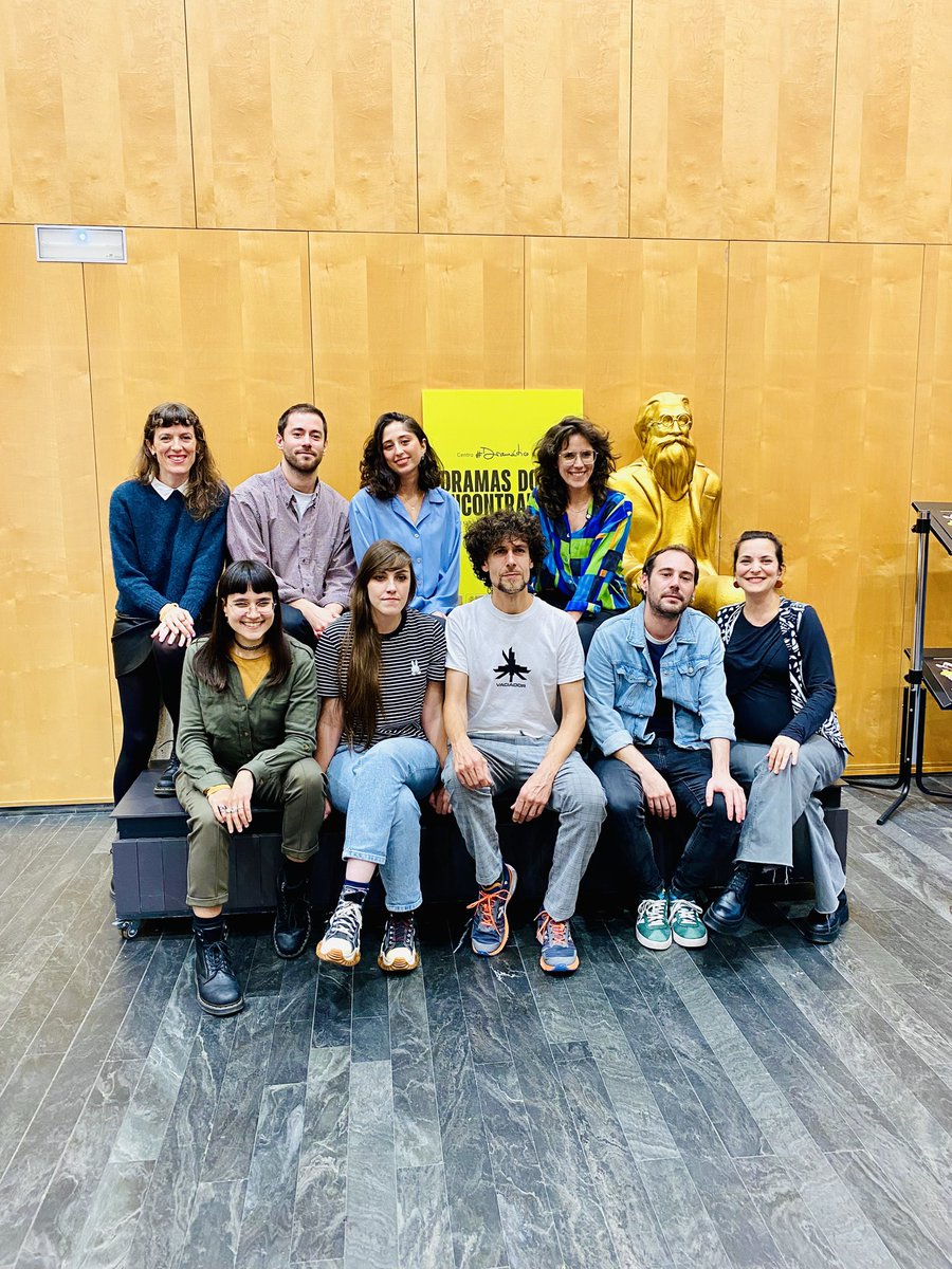 autores_teatro's tweet photo. @Joseaalba @RevistaGodot @AranMarta @AkaBcn @ubalditoarges @centrodramatico @EditFundamentos @KaPenichet @sreyesfotografo @wjg22 @fundacionsgae 🎭 Recibimos con entusiasmo a los residentes del @centrodramatico, quienes aportaron su energía y pasión al evento.

#25SILT https://t.co/EluxwG9hwx