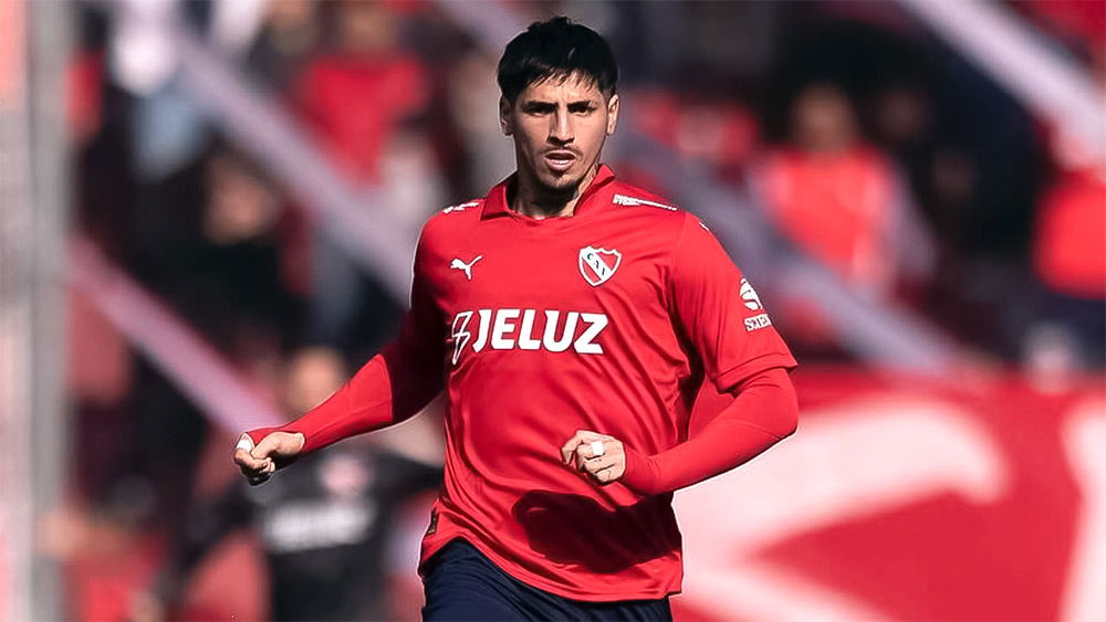 BustosNeta's tweet photo. Es increíble que este muchacho siendo central y con 22 años tire mas para adelante que los demas 6 delanteros que jugaron hoy https://t.co/nzPTLNsIkF