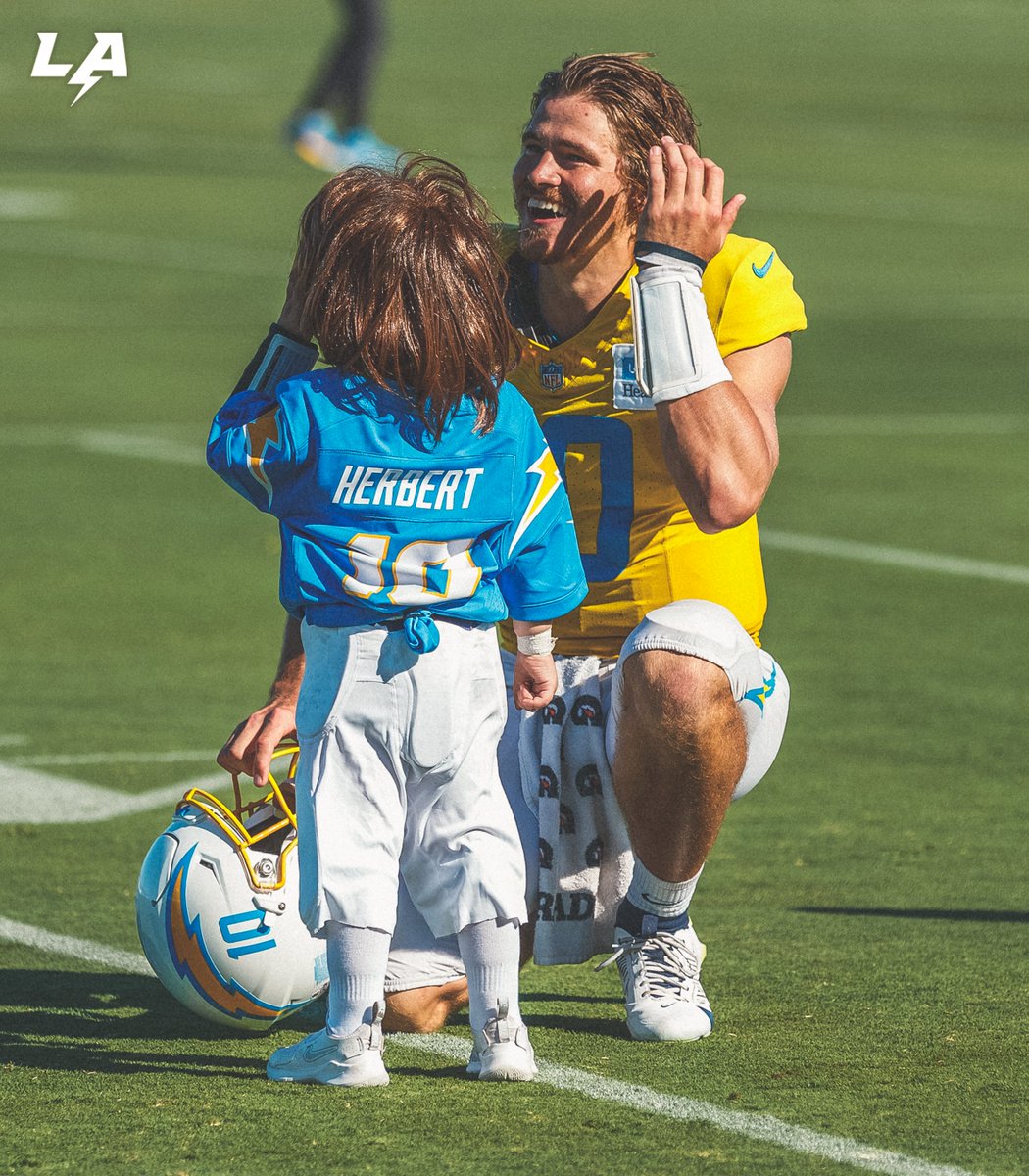 chargers's tweet photo. 10/10 costume https://t.co/Tqk2MnpF3i