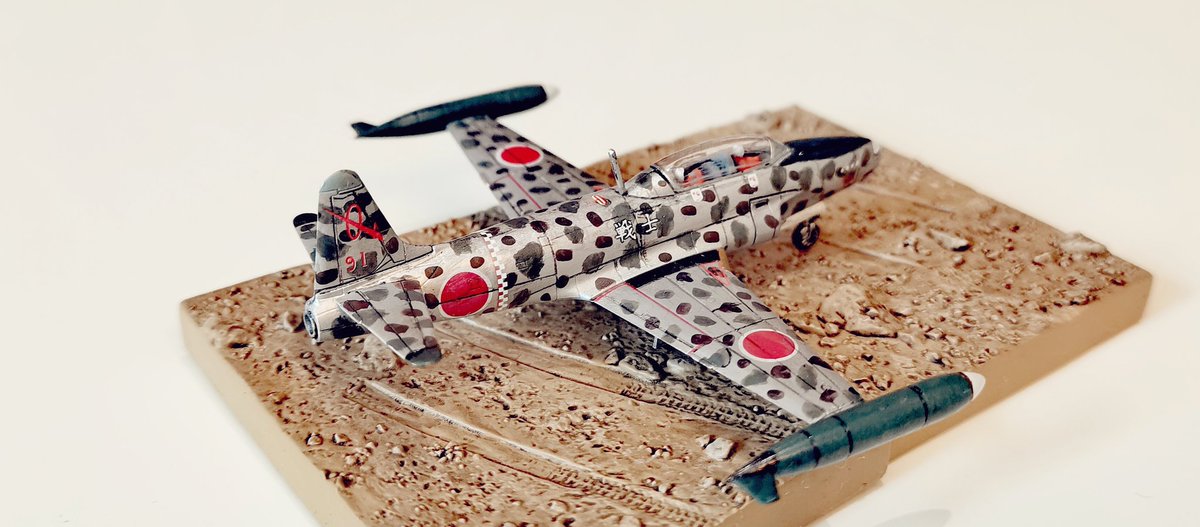 zhxhrzs's tweet photo. 1/144、日帝総軍、改造夜戦「清光」。 この機は私の小説の中のオリジナル機で、原型はT-33A練習機です。 機首には機関砲が2つ装備され、翼先サブタンクはRadar Podに変更された。#架空戦記 #架空機 #workwar #p80 #t33 #t33A https://t.co/VN8VGFs5TO