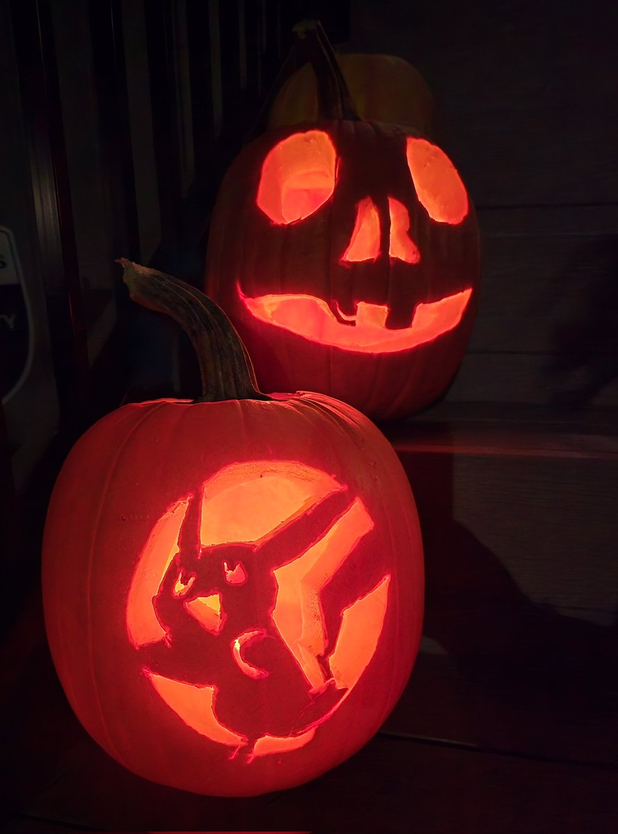 RobertReidJr's tweet photo. Happy Halloween from our family to yours. #HappyHalloween #HocusPocus #Pokemon https://t.co/4RhggJikbr