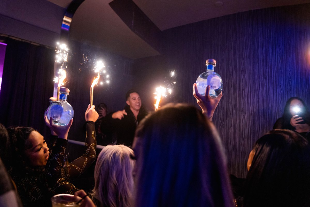 VANITY_SF's tweet photo. Turn up the night with our exclusive bottle specials! We've got the perfect packages to elevate your night. Reserve your table at Vanity SF now 🎉

#VanitySF https://t.co/AfhSIkH7iI