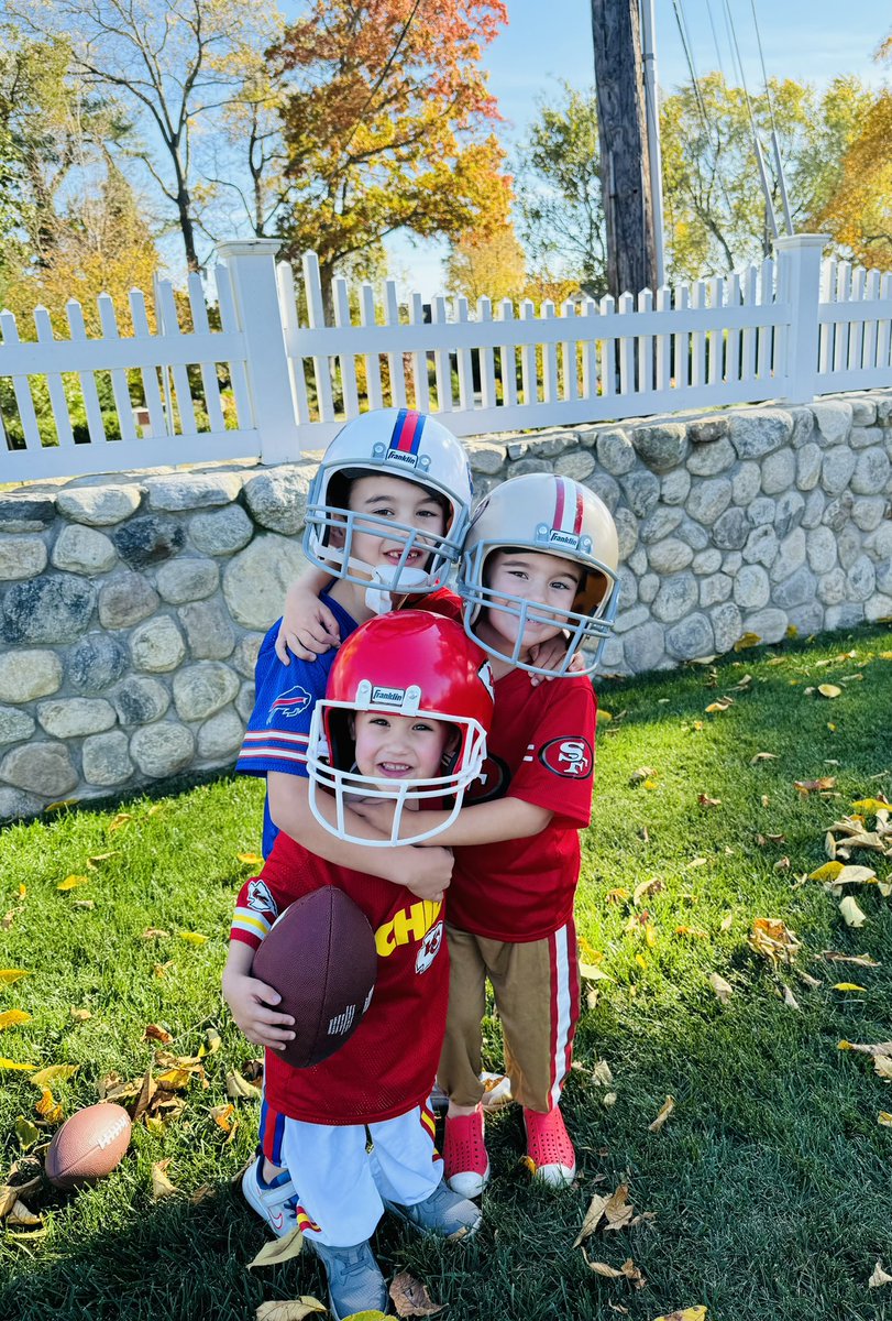 Happy Halloween! 🎃🏈