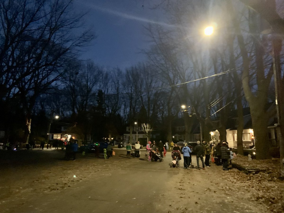 johnage's tweet image. In Montréal, our neighborhood closes the streets so everyone can enjoy the Halloween festivities. It’s not all bad 👻🎃