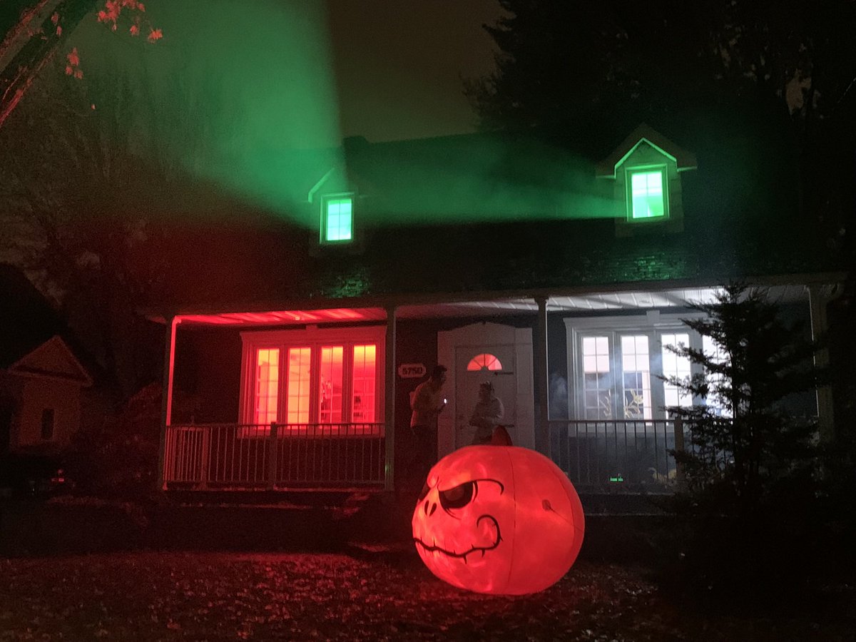johnage's tweet image. In Montréal, our neighborhood closes the streets so everyone can enjoy the Halloween festivities. It’s not all bad 👻🎃