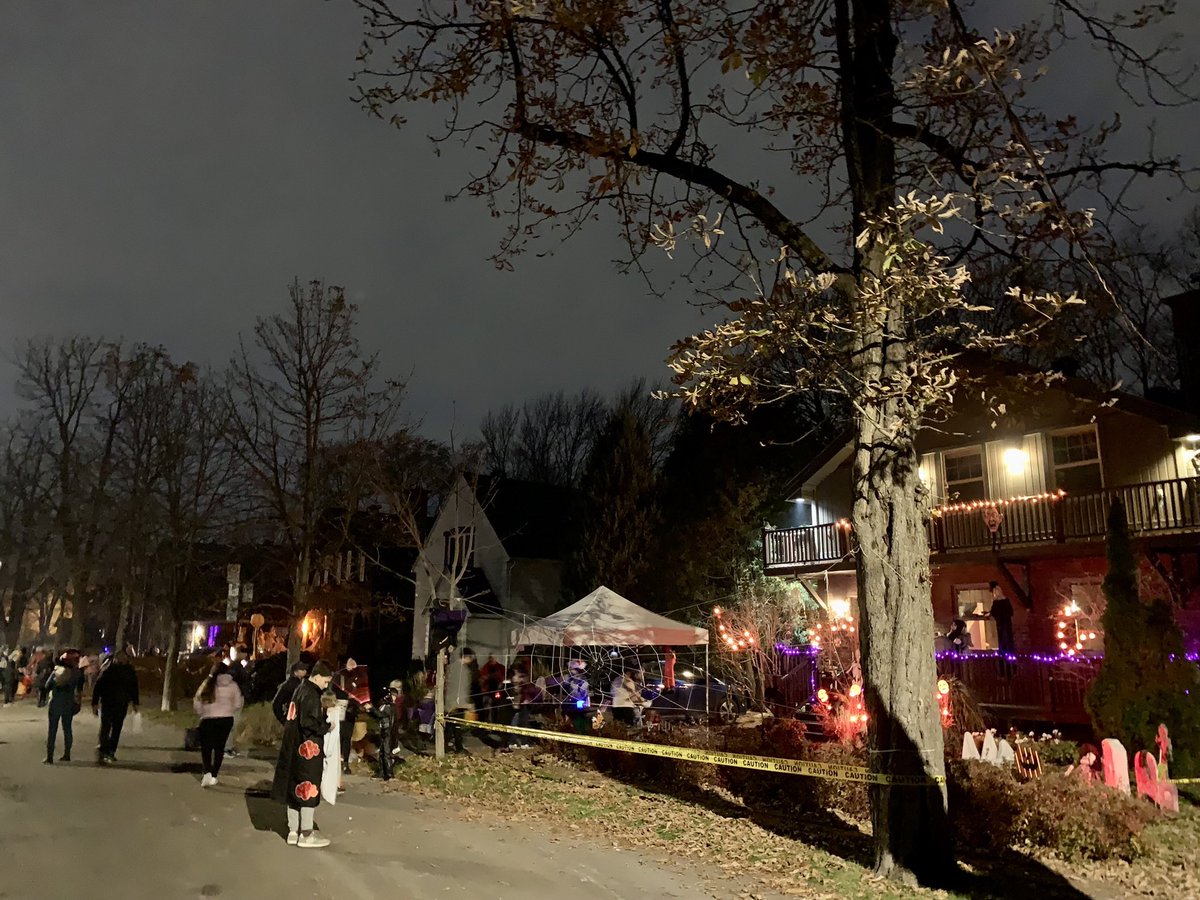 johnage's tweet image. In Montréal, our neighborhood closes the streets so everyone can enjoy the Halloween festivities. It’s not all bad 👻🎃