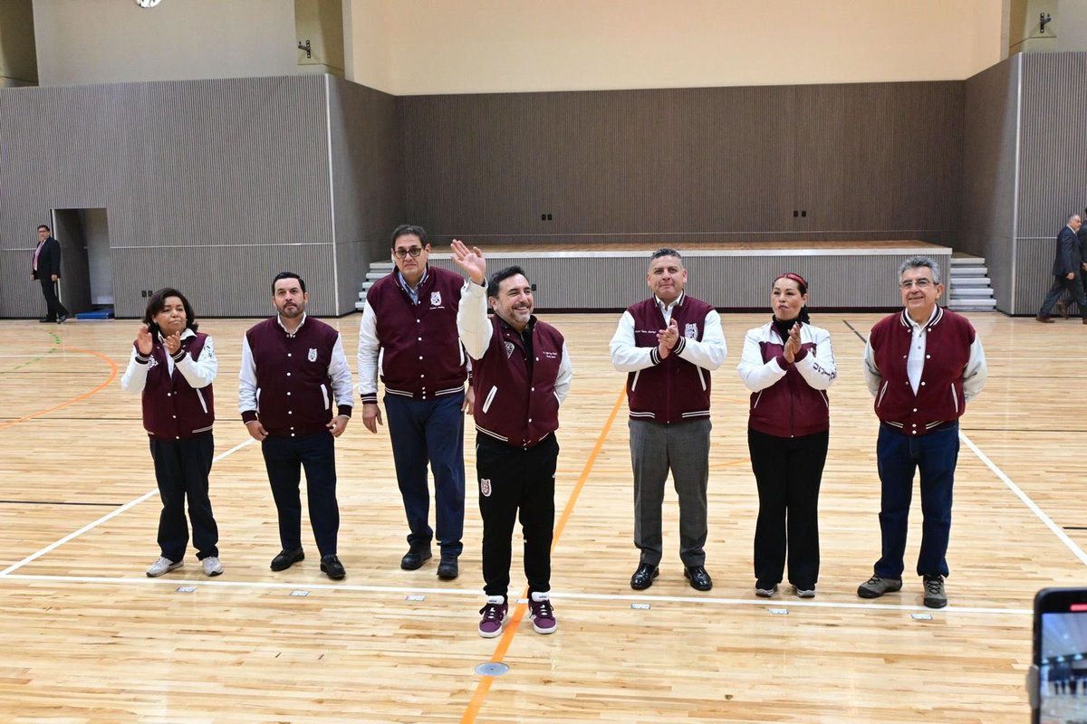 Gracias a los donativos de la comunidad politécnica, la <a href="/CofaaIpn/">COFAA IPN</a> entregó junto con el <a href="/IPN_MX/">IPN</a> la renovación integral del gimnasio/ auditorio del CECyT 13 “Ricardo Flores Magón”
