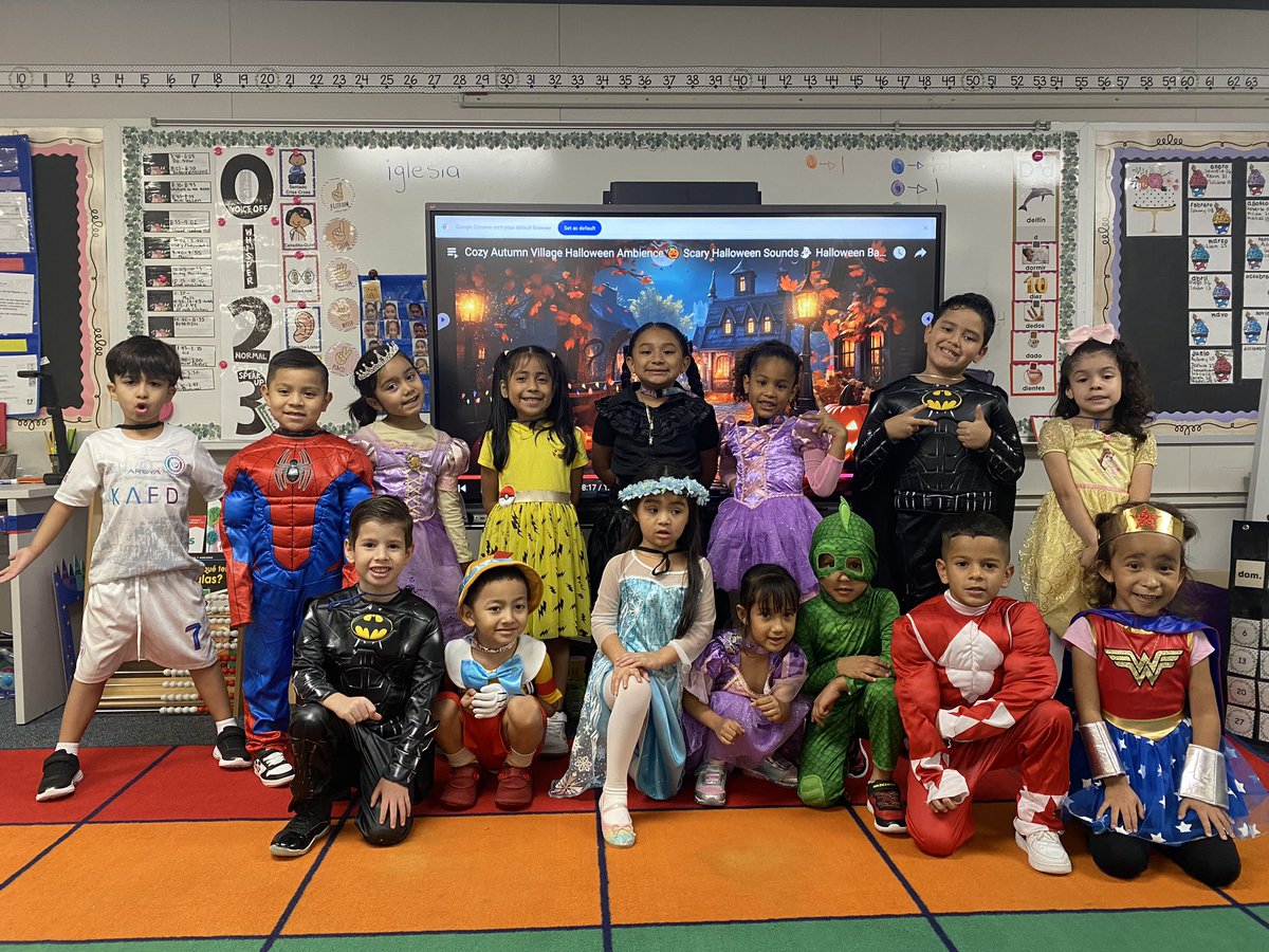 ms_avilaa's tweet photo. Character day at  @Magrill_AISD 🐻🐻🐻💁🏼‍♀️ https://t.co/Ej0Iv6dxwp