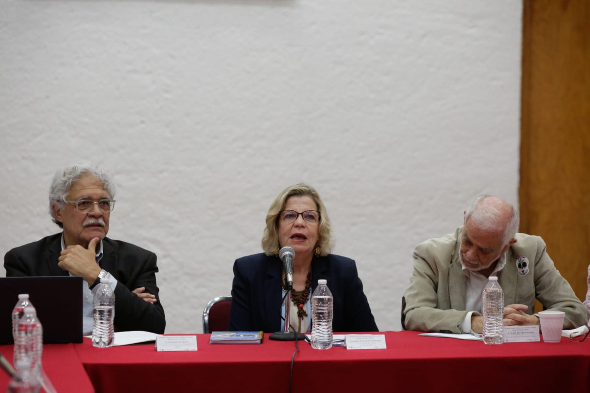 SSaludCdMx's tweet photo. Esta tarde la Secretaria de Salud de la #CDMX, la Dra. @nadgasman, encabeza por primera vez el Comando Estatal Interinstitucional del Sector Salud #CEISS cuyo fin es construir soluciones para el sistema de salud en la capital🩺
¡Junto a @Tu_IMSS, @IMSS_BIENESTAR-BIENESTAR y el @ISSSTE_mx vamos a mejorar la atención médica y a prevenir enfermedades para tener una Ciudad Saludable! 🏥💊
La salud es un derecho para todas y todos, no un privilegio.
#CapitalDeLaTransformación