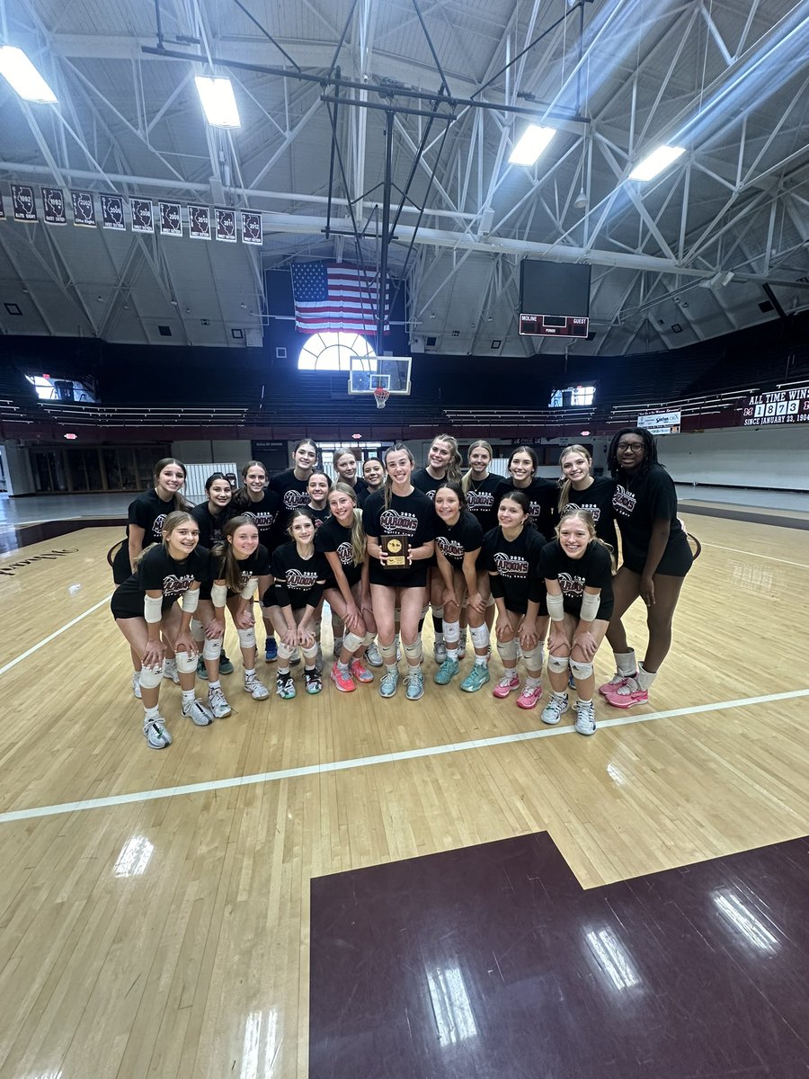 And that’s a wrap to the 2024 season. What an amazing year! You girls have so much to be proud of. 
✔️1st in conference
✔️Player of the year
✔️Undefeated at home

#MolineVolleyball