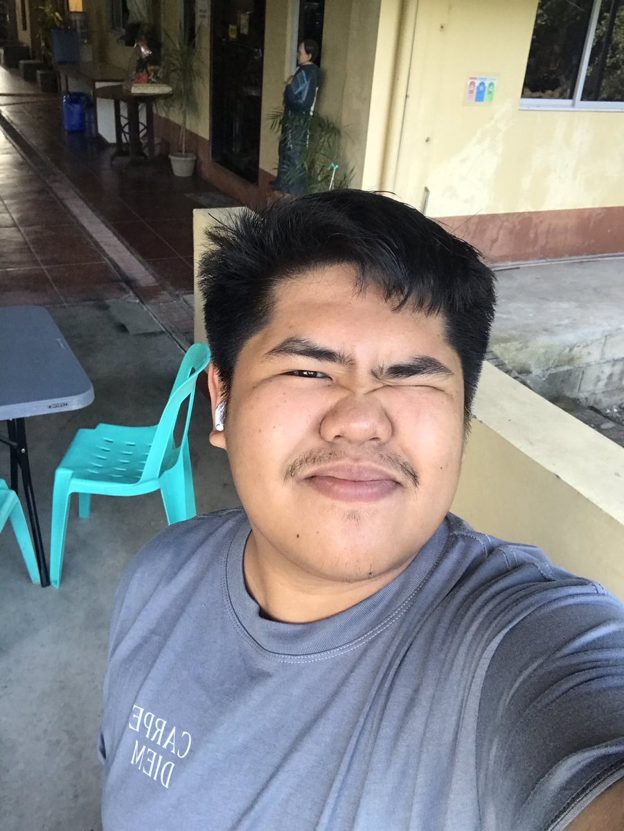 jkguzmann's tweet photo. Naka duty pa rin kahit holiday! 😉😉 https://t.co/jwJDNrQiQv