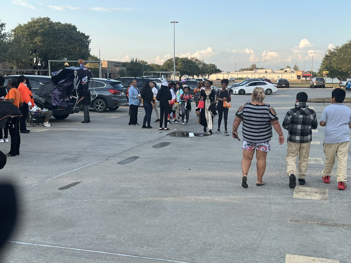 Welch MS - HISD (@welch_wolfpack) on Twitter photo We had a spooky 👻 time at our Trunk or Treat tonight with <a href="/WelchMSStuCo/">Welch Middle School STUCO</a> 🎃💀 @TeamHISD <a href="/petecarter3/">Erika Carter</a> <a href="/Leigha_Curry7/">Leigha Curry</a> <a href="/everettd07/">Deshonta Everett, Ph.D.</a> We had a spooky 👻 time at our Trunk or Treat tonight with <a href="/WelchMSStuCo/">Welch Middle School STUCO</a> 🎃💀 @TeamHISD <a href="/petecarter3/">Erika Carter</a> <a href="/Leigha_Curry7/">Leigha Curry</a> <a href="/everettd07/">Deshonta Everett, Ph.D.</a>