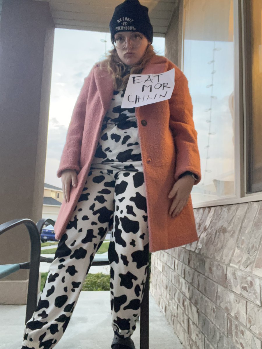 homophobic bougie cow is the scariest i could get this halloween 

literally just sitting on the porch passing out candy lol