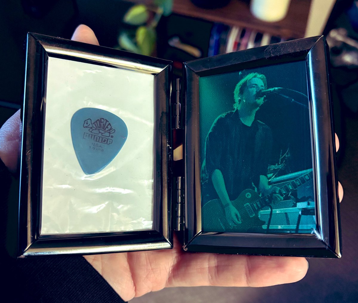 :: chris 🌻 :: tweet media