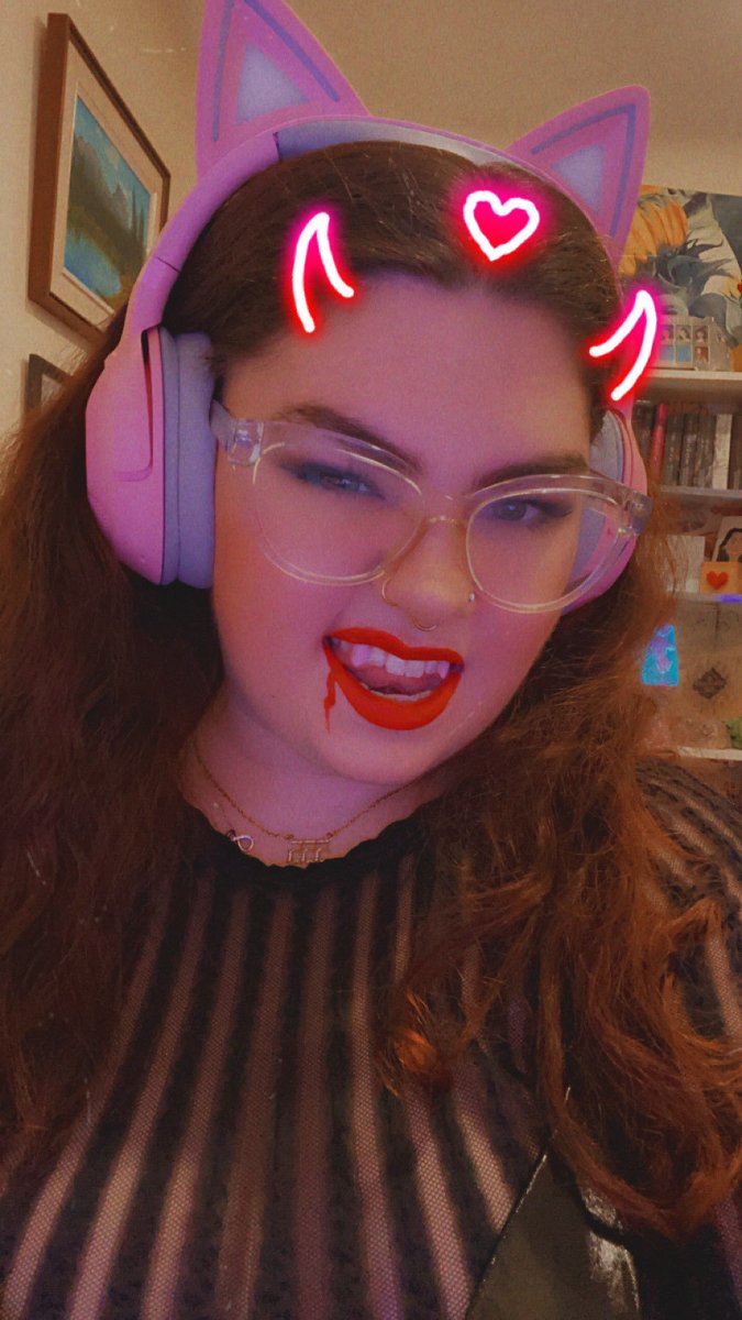 Bigshawty9's tweet photo. Happy Halloween! doing a little stream with Fields of Mistria and some of my fav songs that are Halloween coded! Link in bio will take you to stream🩸 https://t.co/efVSteUYUH