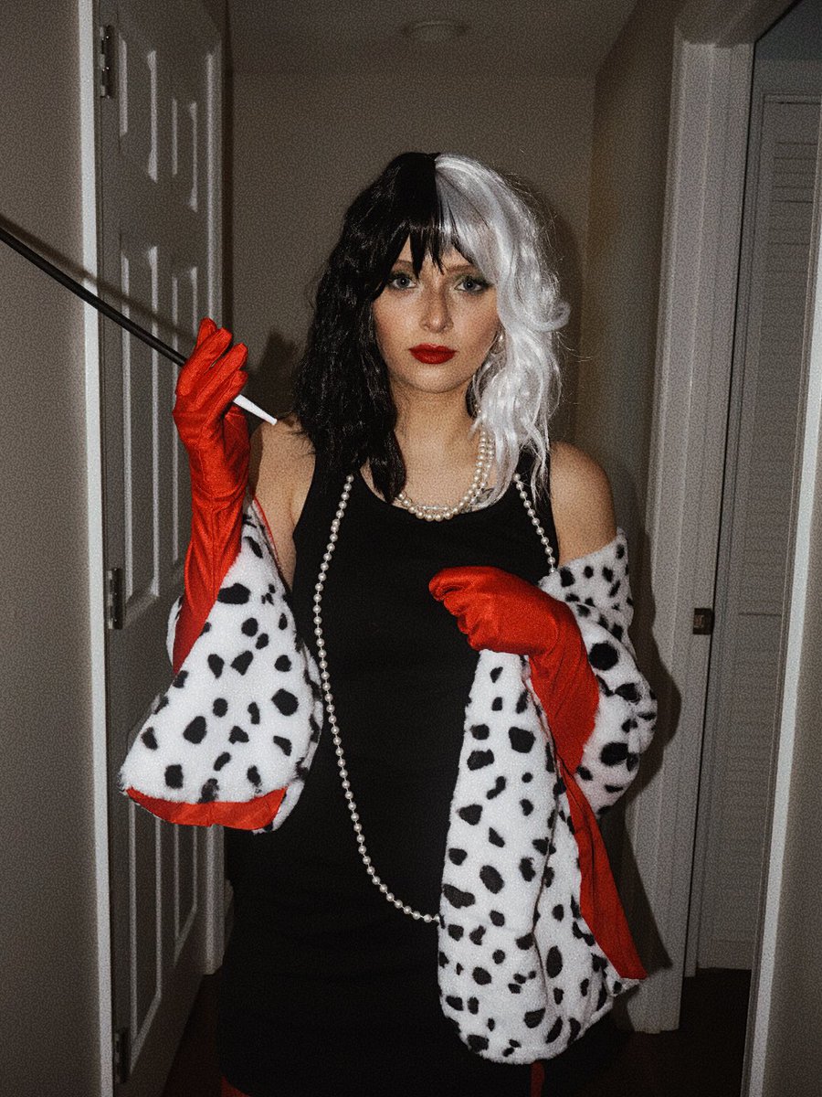 Happy halloweeeeeen ❤️🤍🖤