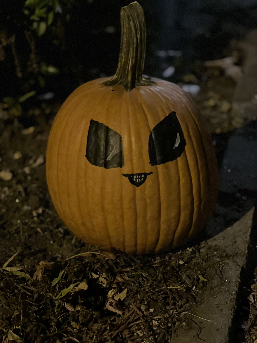 Rosie was a very popular ‘50s style gal, and my pumpkin was a lazily drawn on goofy bug face, and we gave out so much candy to so many adorable little ghoulies and gerblins. Happy Halloween to all those who partake 🖤🎃👻